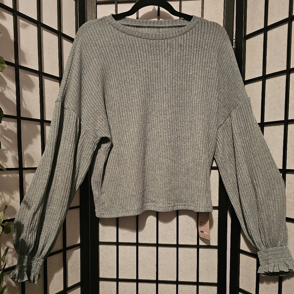 Women's Dusty‎ Green Lantern Long Sleeve Size Large